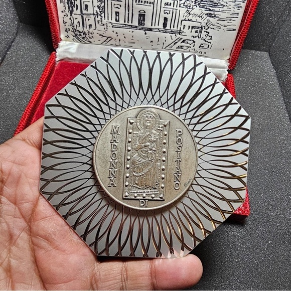 Vintage Madonna Di Potisano 200 Year Anniversary Silver Tone Medal With Display - Picture 2 of 6